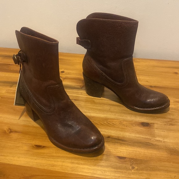 NWT Frye Lucinda Short Reddish Dark Brown Size 6 - Picture 6 of 13